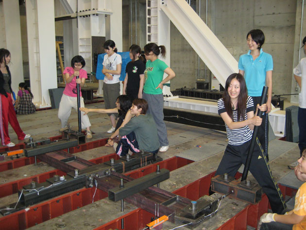 建築学科3年生 建築材料実験