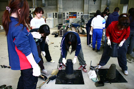 建築学科3年生 建築材料実験