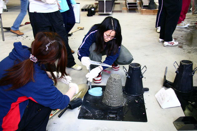 建築学科3年生 建築材料実験