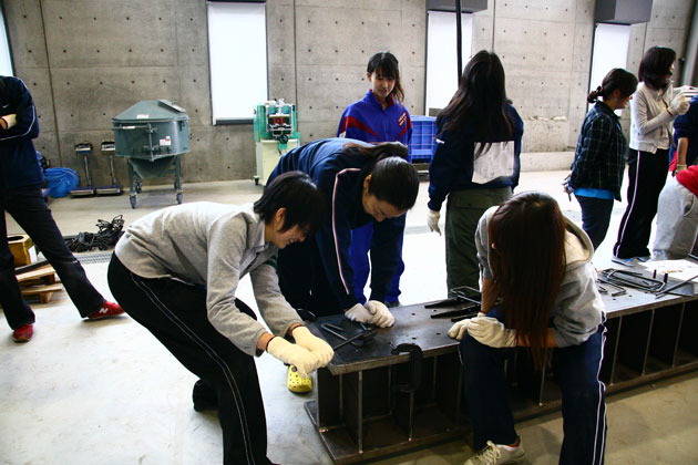 建築学科3年生 建築材料実験