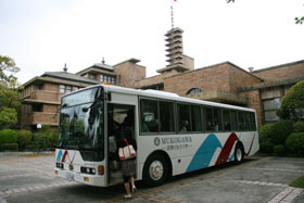 建築学科1年生の1週間:月曜日:スクールバス乗車
