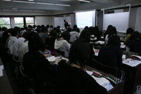 建築学科1年生の1週間:木曜日:建築法規I