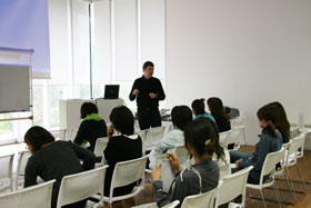 建築学科2年生の1週間:火曜日:建築英語I:ムーサス講師