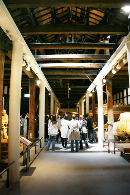 建築学科2年生フィールドワーク:2007年4月14日(土)白鹿記念酒造博物館