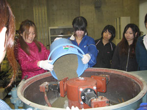建築学科3年生 建築材料実験