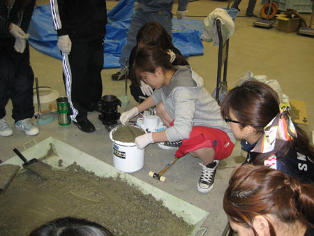 建築学科3年生 建築材料実験
