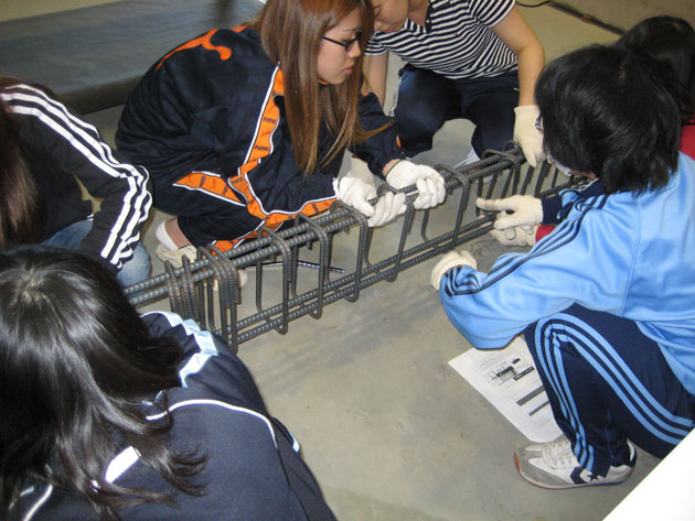 建築学科3年生 建築材料実験