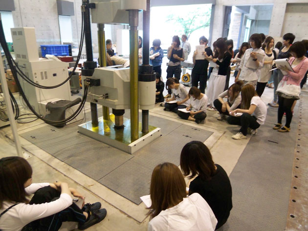 建築学科3年生 建築材料実験
