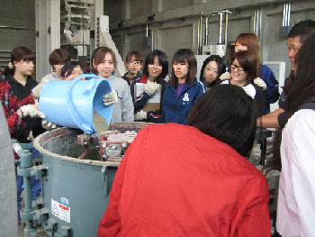 建築学科3年生 建築材料実験