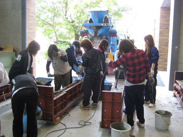 建築学科3年生 建築材料実験