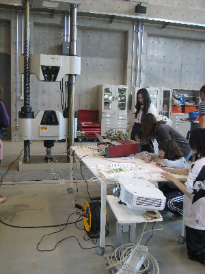 建築学科3年生 建築材料実験