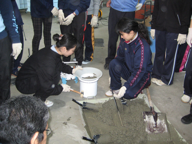 建築学科3年生 建築材料実験
