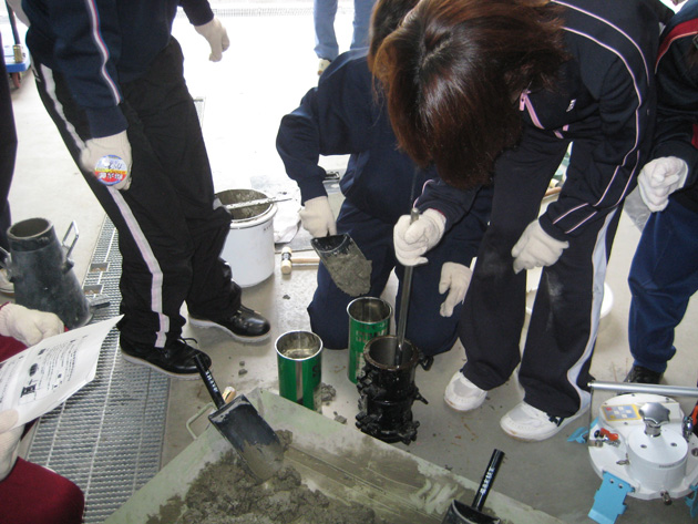 建築学科3年生 建築材料実験