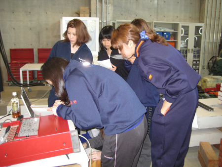 建築学科3年生 建築材料実験