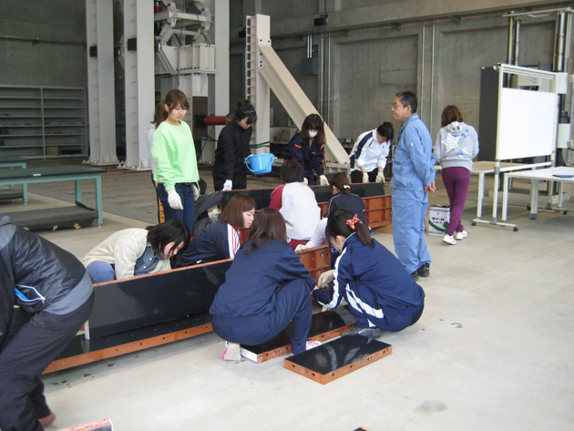 建築学科3年生 建築材料実験