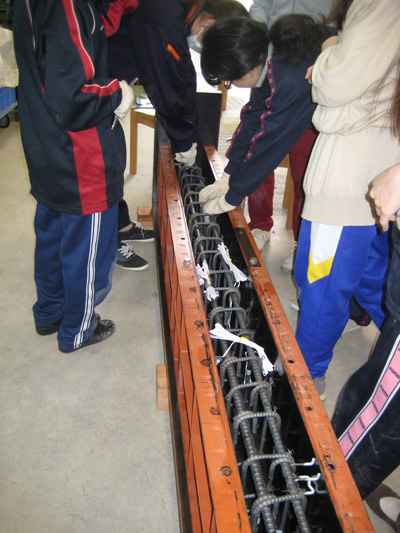 建築学科3年生 建築材料実験