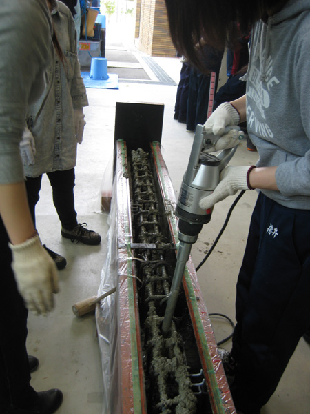 建築学科3年生 建築材料実験