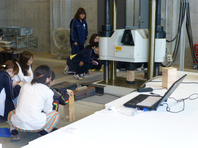 建築学科3年生 建築材料実験