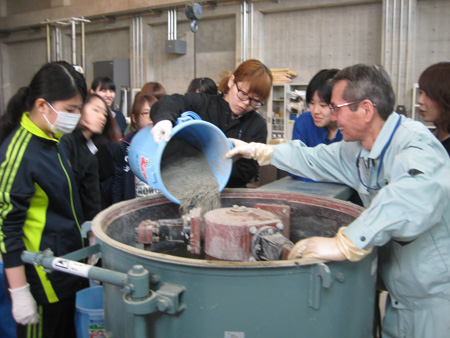 建築学科3年生 建築材料実験