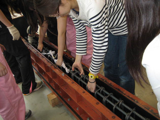 建築学科3年生 建築材料実験