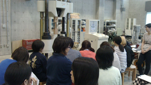 建築学科3年生 建築材料実験