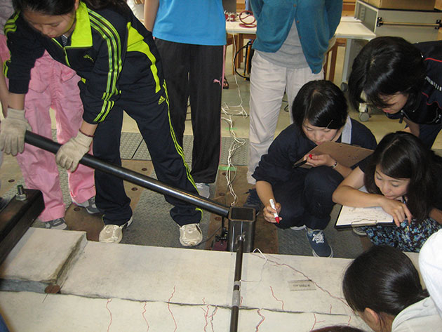 建築学科3年生 建築材料実験