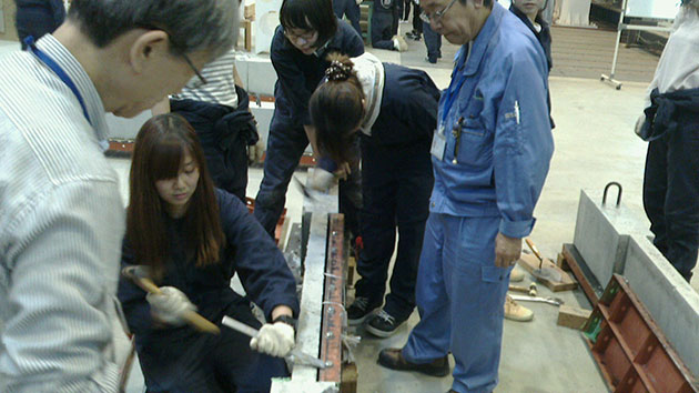 建築学科3年生 建築材料実験