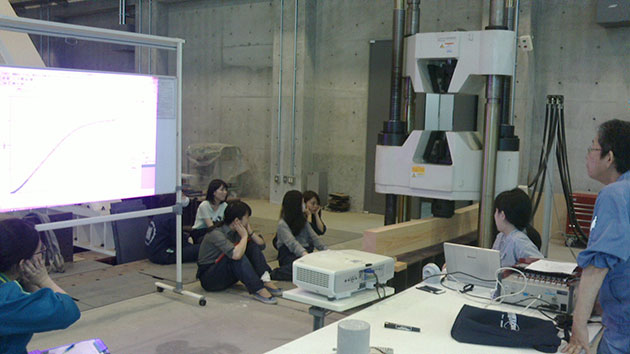 建築学科3年生 建築材料実験