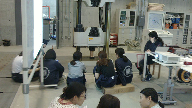 建築学科3年生 建築材料実験